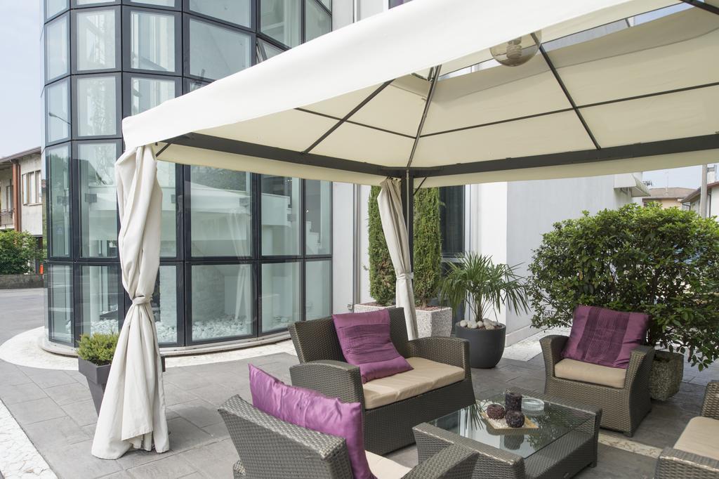 Hotel In - Lounge Room Cazzago  Εξωτερικό φωτογραφία